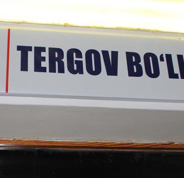 Xotinni sikishadi, er bilmaydi Ogirlangan telefonlardan shaxsiy porno