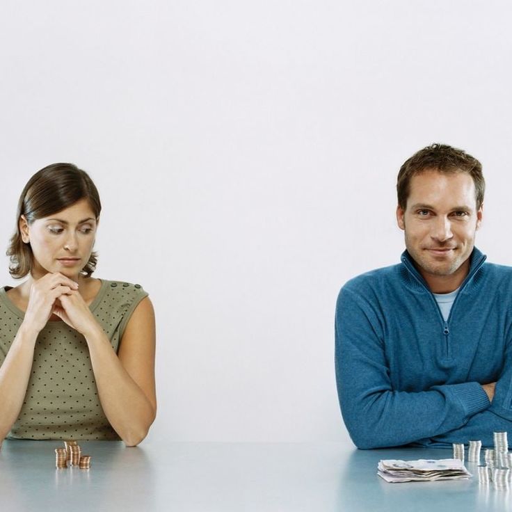 Мен үйде жалаңаш отырмын