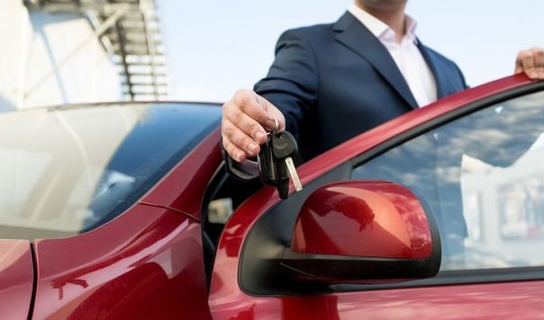 Voyaga yetmaganlarga ijaraga kim mashina beryapti?!