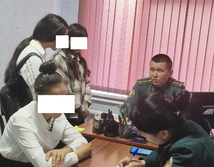 Opishayotgan geylar Tiffani Tompson supermodel bilan jinsiy aloqada