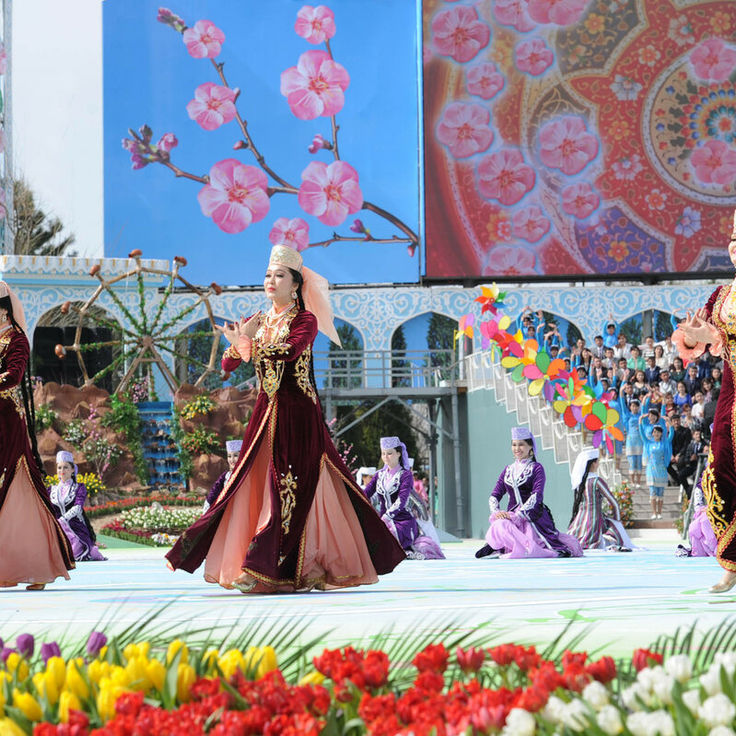 Kok futbolkada uxlayotgan qoramagiz qizni sikdim