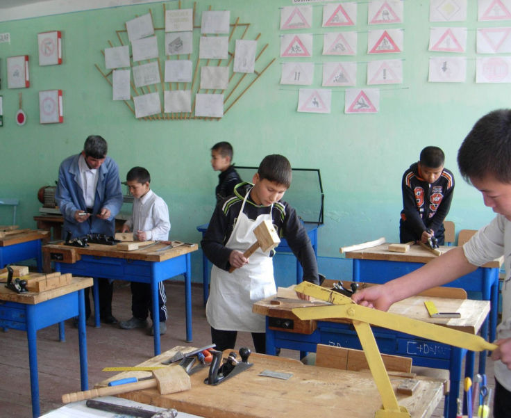 Qattiq porno bilan birinchi tajriba Katya Strizhenovaning butunlay yalangoch surati