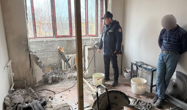 Ko‘p qavatli uyga shikast yetkazgan fuqaro javobgarlikka tortildi