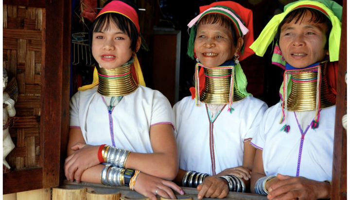 Besh kishi sorgichni burab qoydi Naberejnye Chelni shahridagi jinsiy massaj