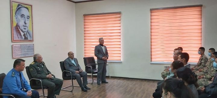 Rus tilidagi porno. Mushukni yalash Dost bilan uyda jinsiy aloqa video