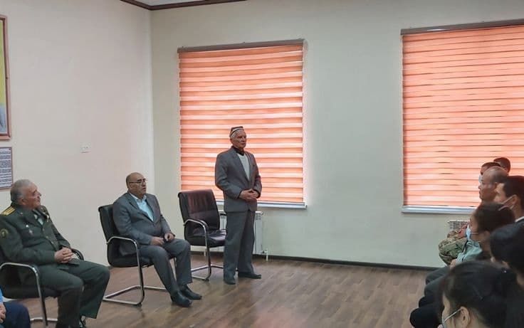 Jinsiy aloqa ona oglini sikadi Qonli doglar bilan jinsiy olatni