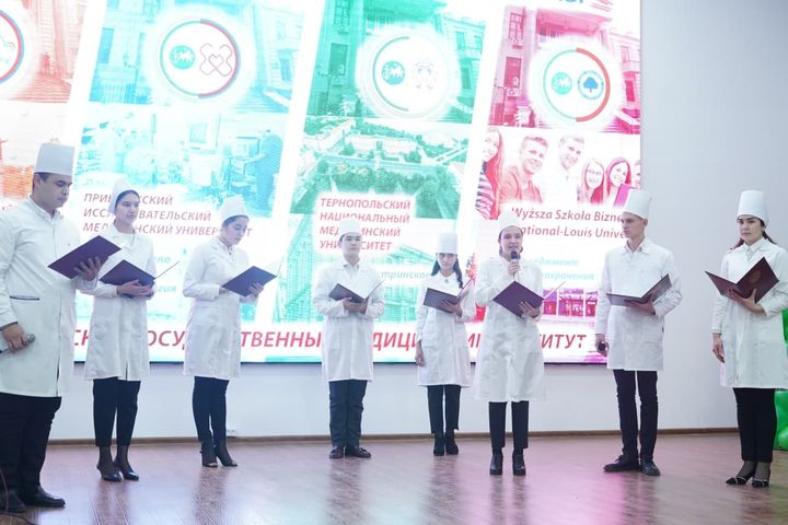 lesbian anal oyinchoqlar lateks hammomdagi yalangoch erkaklar