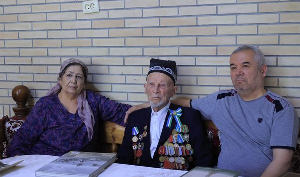 102 yoshli Ahad Ochilov urush dahshatini ko‘rgan Samarqandda yagona faxriy