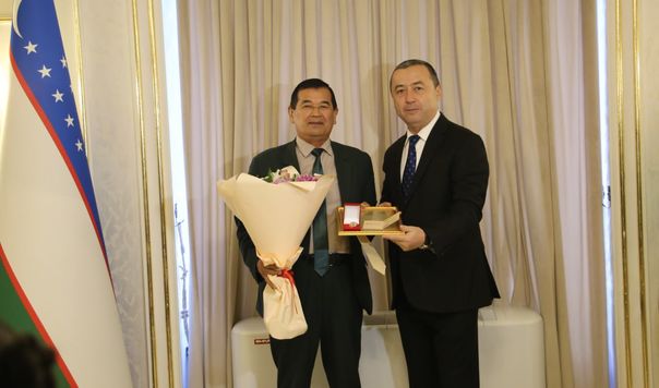 Samarqandlik ijodkorlar ko‘krak nishoni va xizmat ko‘rsatgan san’at arbobi unvoni bilan taqdirlandi