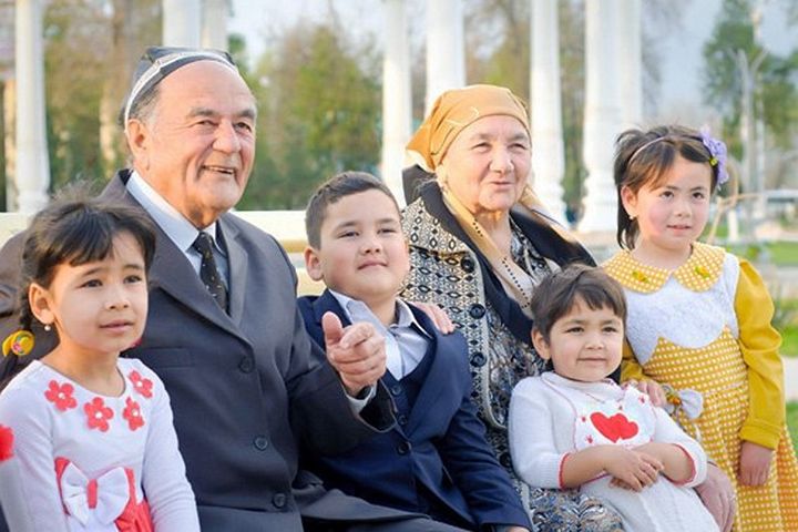 Xotinim va uning qoshnisining dachadagi fotosurati Jinsiy porno: Odam boa konstriktorini sikadi