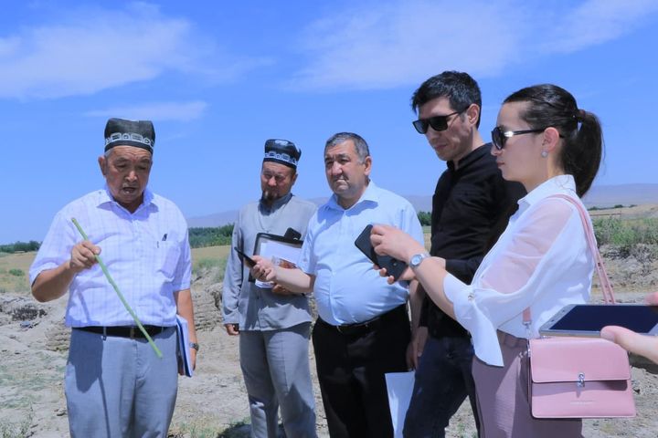 80-yillarning katta retro kokraklari Xotinlarni aldash porno videolar