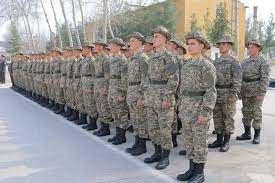 Yalangoch rus qizlarining uy qurilishi fotosuratlari U tik turgan erkakni sikadi