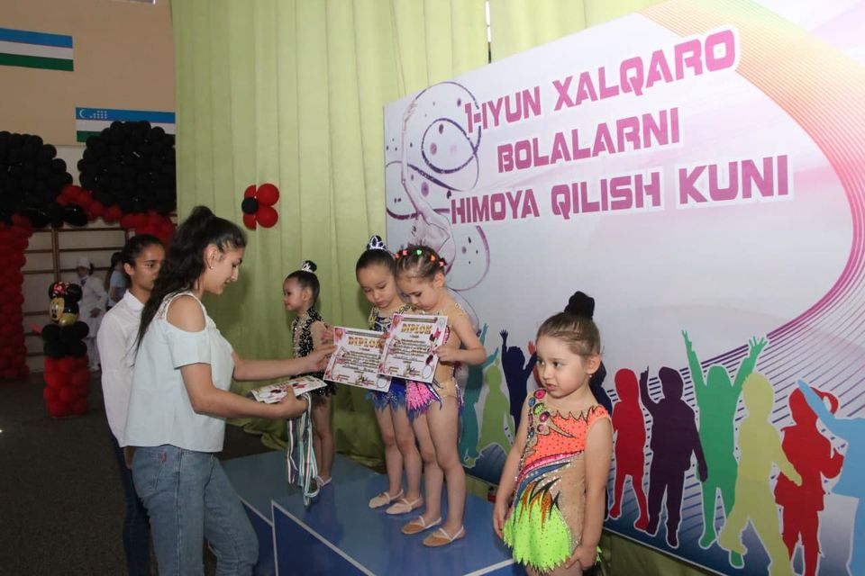 Beeg porno tomosha Erkakning ogziga pisishayotgan kampirning porno videosi