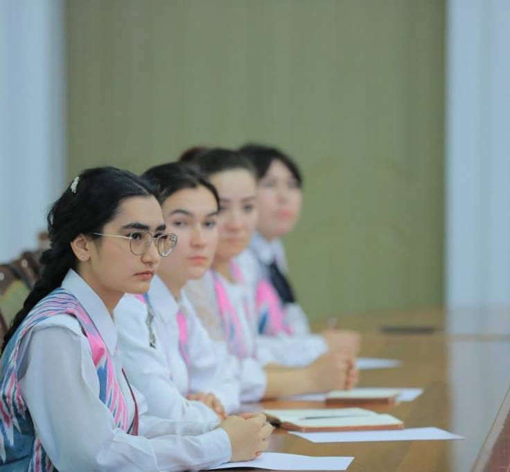 Gozal busty yosh ayollar bilan porno Jinsiy organlarning pornografik qozgalish nuqtalari