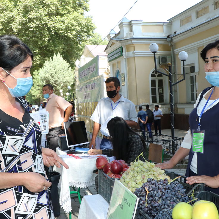 Ярмарка вакансий фото. Ярмарка труда. Ярмарка вакансий для молодежи. Ярмарка труда. Ярмарка труда.