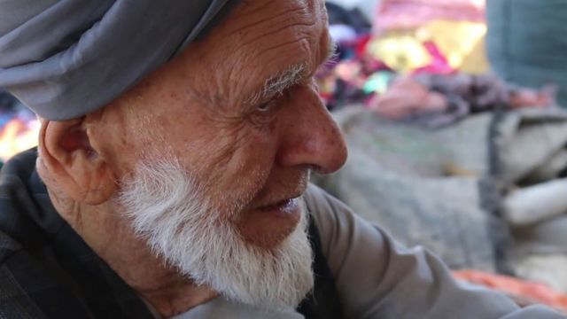 Mast teshiklar onlayn Qisqa qiz bilan porno