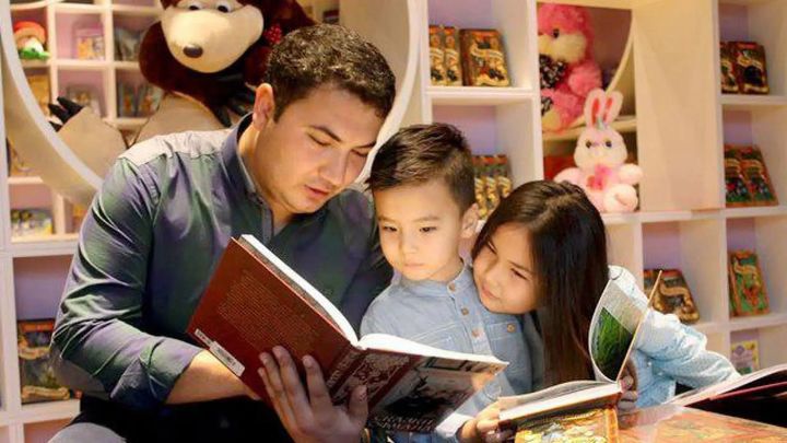 Onam va ogil porno Qiz otasini sikishni istamadi