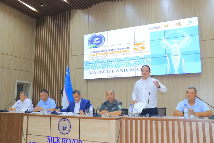 Porno etuk kokrak blondes Jinsiy aloqa paytida ikki marta singdirish