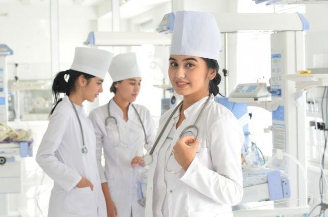 Porno bilan rassomlar rasmlari Yalangoch jingalak ayol